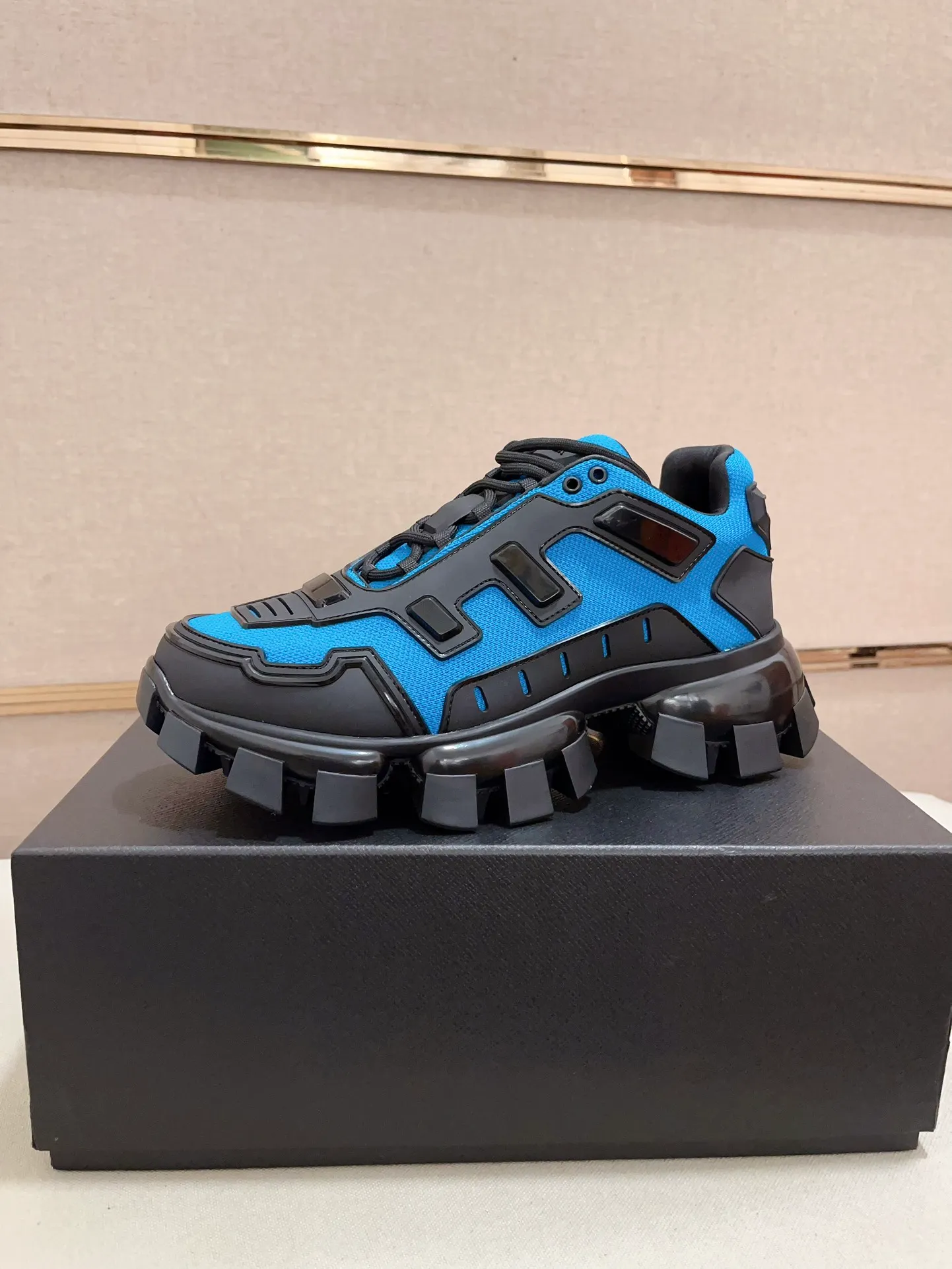 Men's Men's Shoes 💰 620💰 ✔️✔️✔️High-quality new PRADA counters are launched at the same time. The new men's shoes and 😘fabrics are selected from first-layer cowhide. Lining: imported elastic mesh➕cowhide lining. 👍🏿High-end☄️Open-molded non-slip rubber outsole, exquisite lines, simple and elegant, comfortable and high-end for leisure travel. Number of yards: 38 to 44.